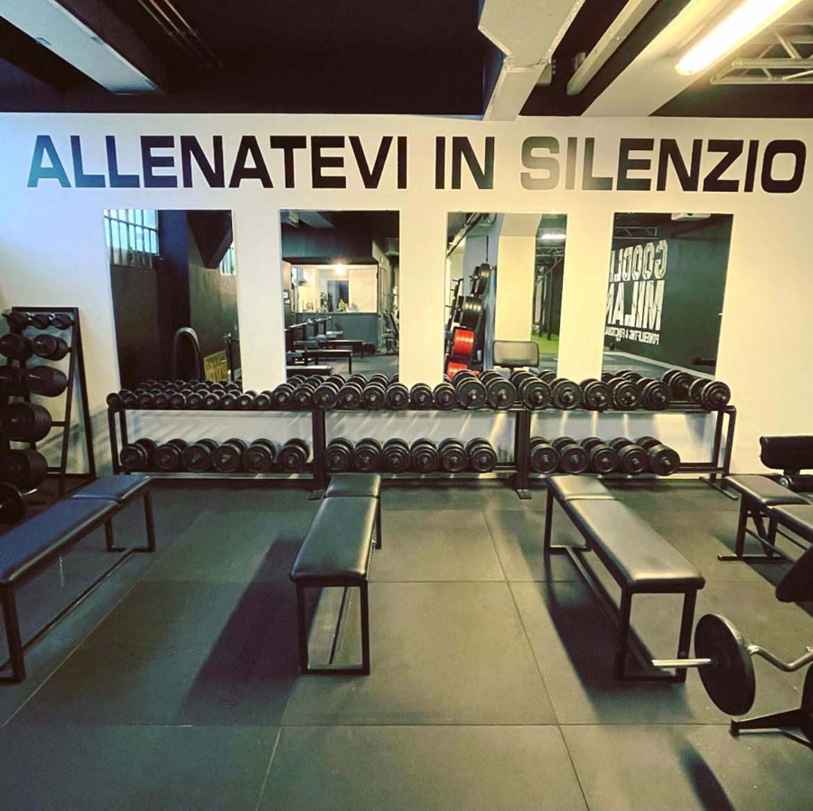 manubri sala pesi palestra Goodlift Milano